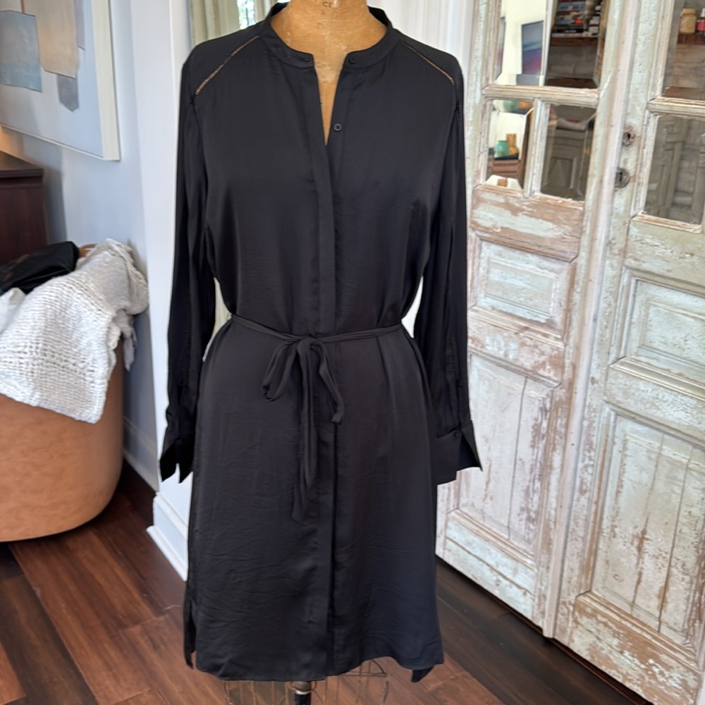 Halston dress with beautiful detail shirt dress style size small